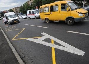 На дорогах Москвы появились выделенные полосы для общественного транспорта.