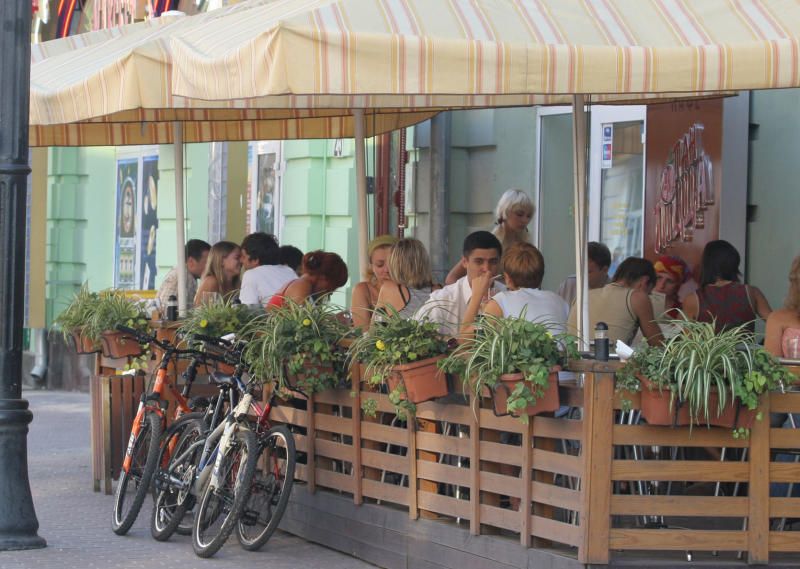 В столице благоустроят почти две тысячи летних кафе