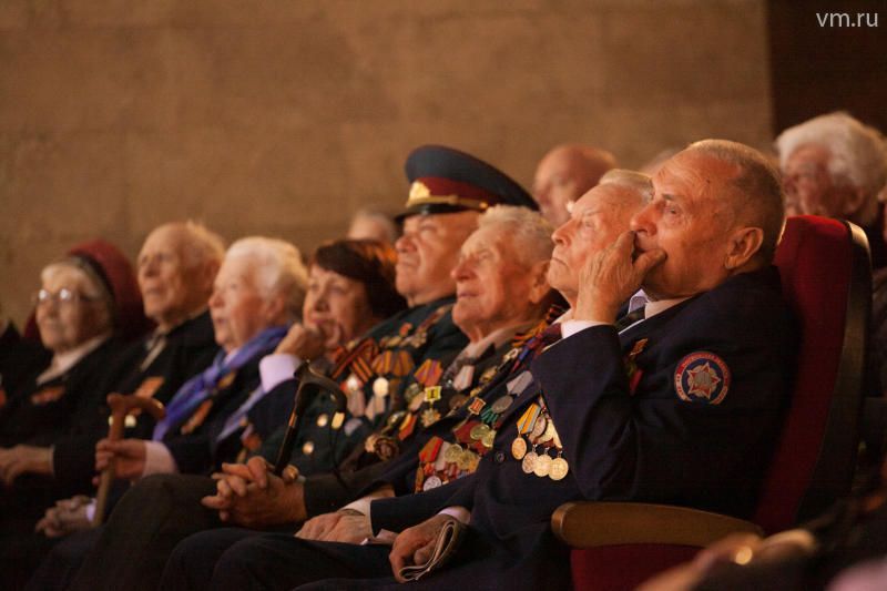 Молодежь поселения Рязановское взяла шефство над ветеранами