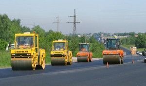 На завершающий этап вышли строительные работы на автодороге от Боровского шоссе до Киевского, соединяющей деревню Рассказовка и Московский.