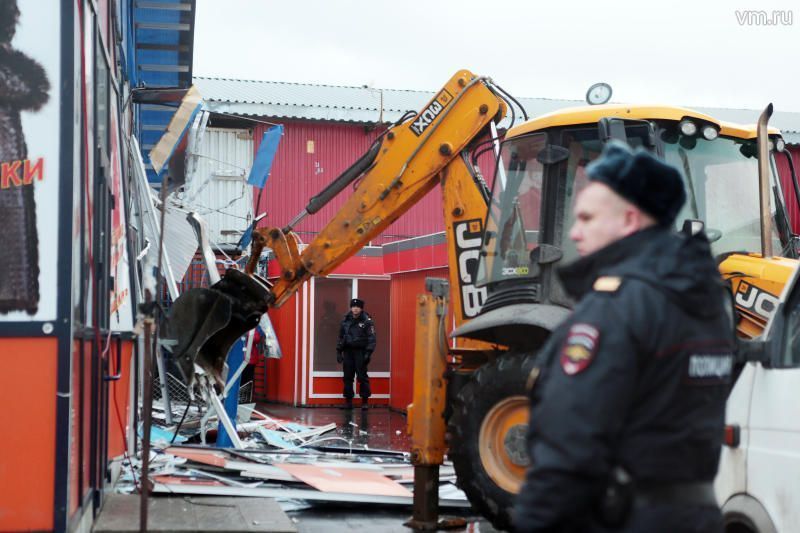 В поселении Михайлово-Ярцевское снесли незаконный магазин с подсобкой