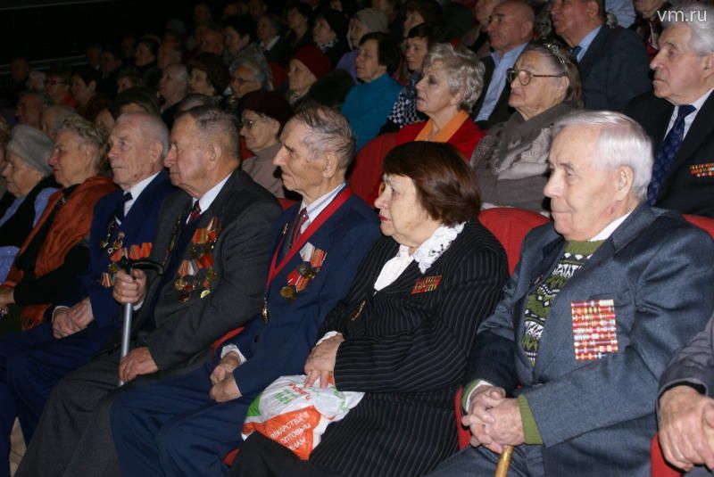 В Коммунарке поздравили женщин-ветеранов