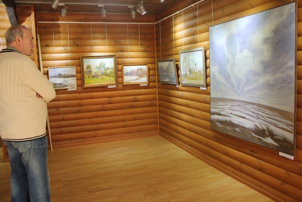 Жители поселения Воскресенское посетили художественную выставку Нелли Крапивенцевой