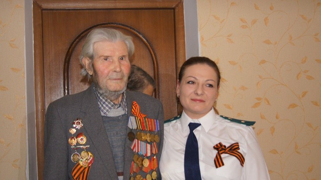 Администрация и прокуратура поселения Марушкинское поздравили ветерана