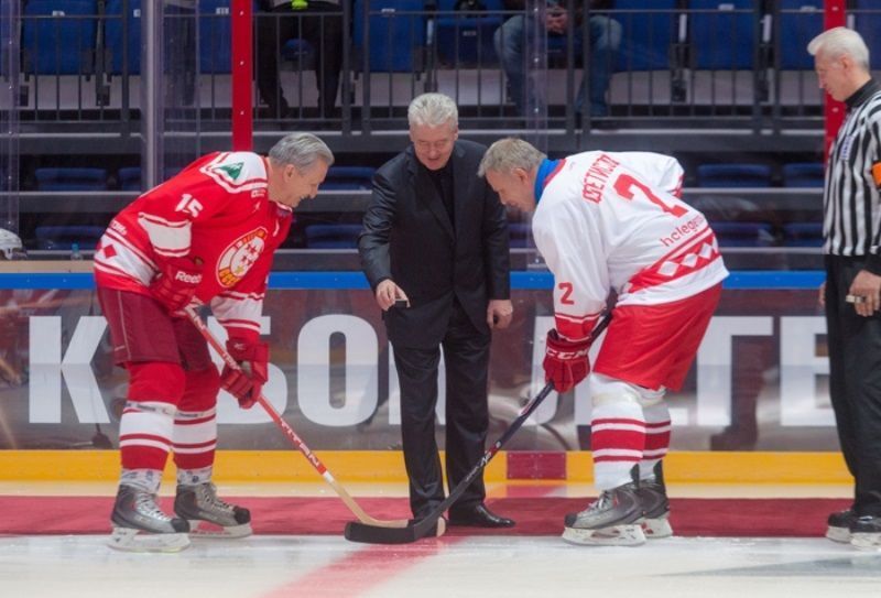 Сергей Собянин дал старт гала-матчу ветеранов хоккея в рамках турнира 