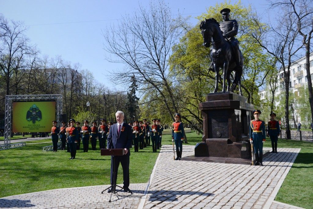 Медведев и Собянин провели церемонию открытия памятника Маршалу Рокоссовскому