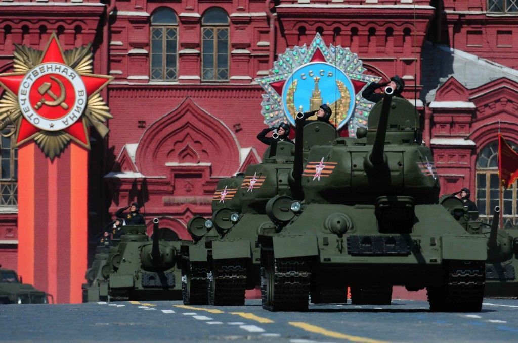 Танкист из Роговского возглавил танковую колону Парада Победы на Красной площади
