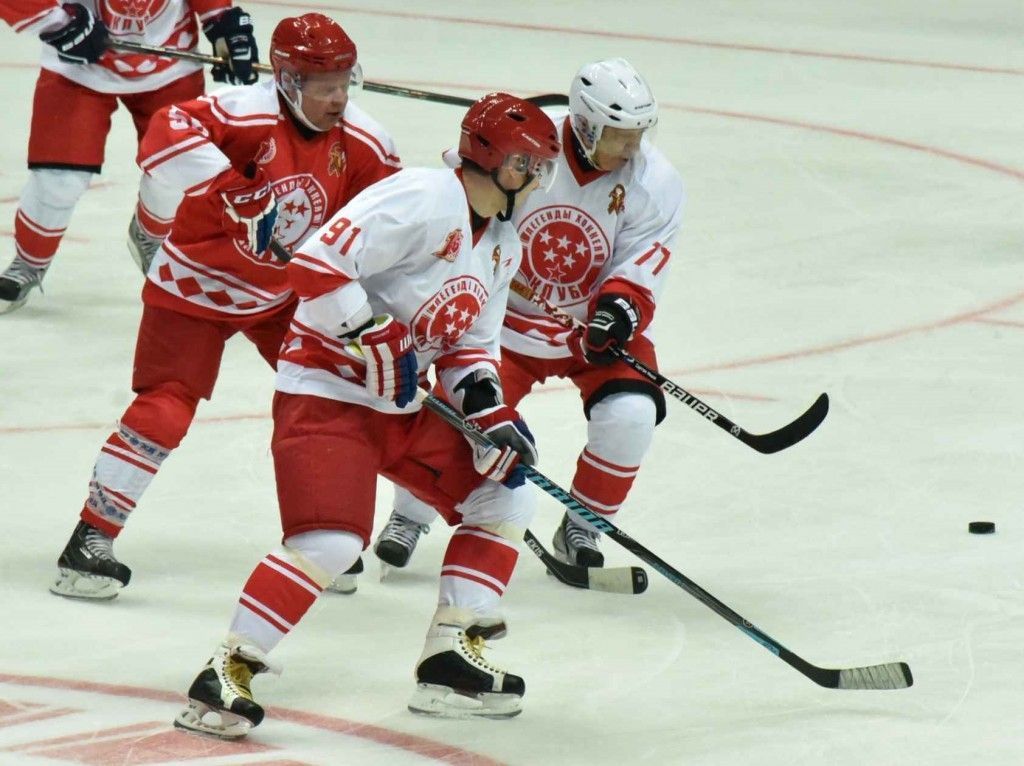 Щербинские «Стерхи» выиграли кубок хоккейного турнира «Юный патриот»