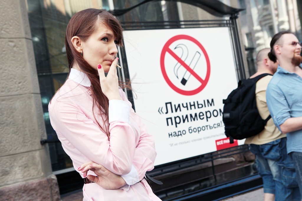 Жители поселения Рязановское поменяли сигареты на конфеты