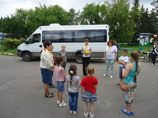 Специалисты «Родительской приемной» провели урок для семей из Михайлово-Ярцевского поселения