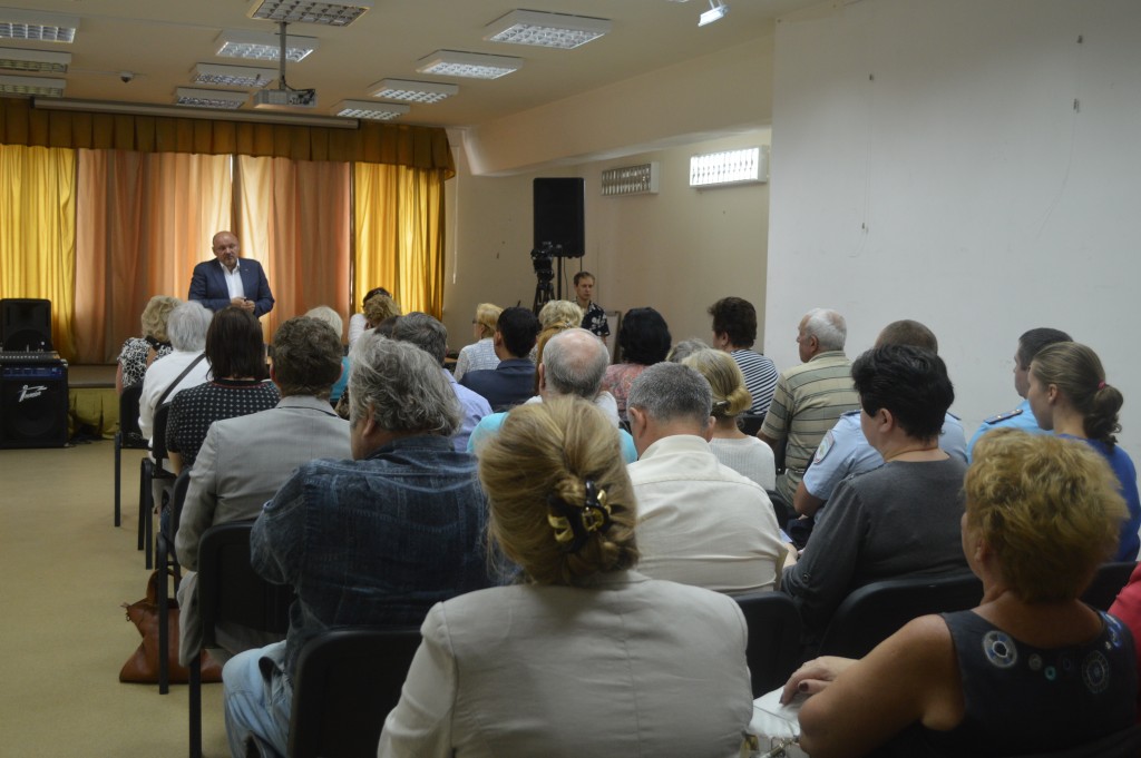 Жители Троицка обсудили с главой городского округа вопросы капремонта
