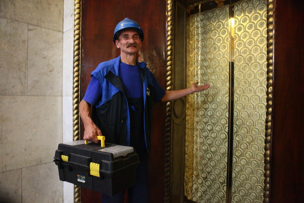 Представители многоквартирных домов проверят замену лифтов по столичной программе капремонта