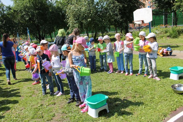 Сотрудники дошкольного отделения учреждения «Семицветик» в Сосенском организовали праздник для детей