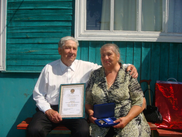 Дмитрий Набокин поздравил супругов из поселка Первомайский с Бриллиантовой свадьбой