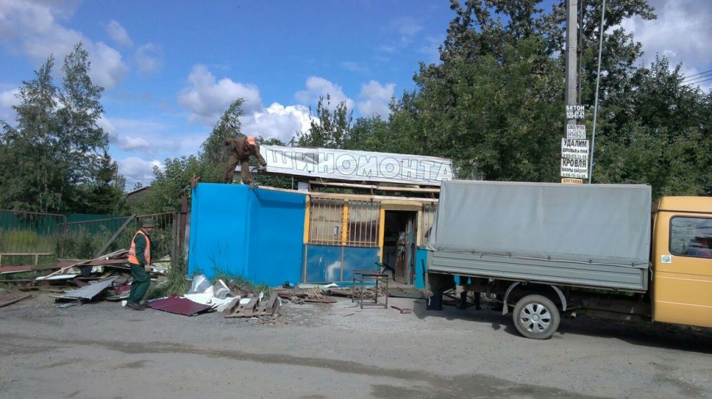 В Марушкинском снесли незаконную автомастерскую