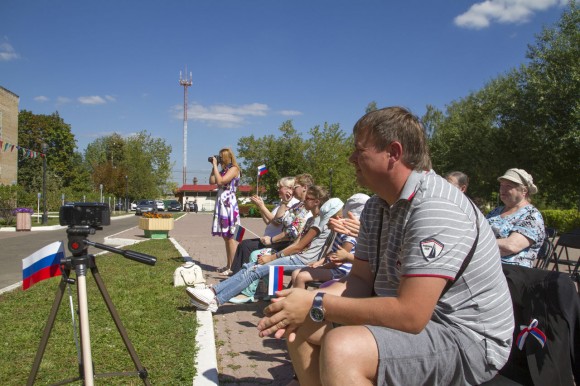 «Единая Россия» провела акцию в честь Дня флага в Краснопахорском