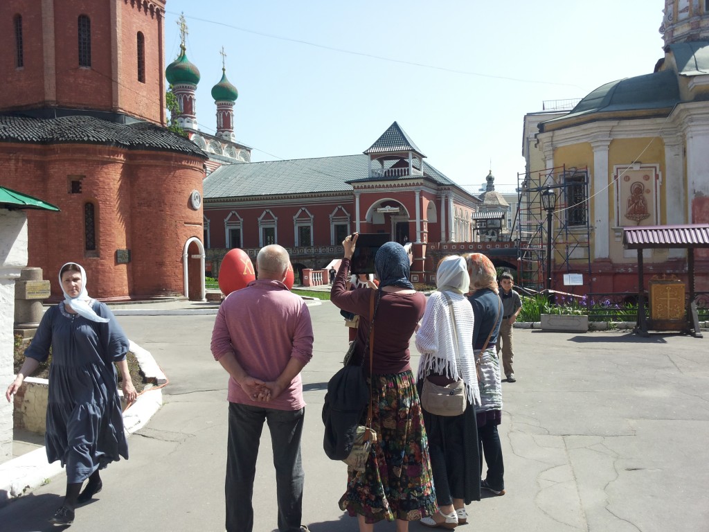 Пенсионеры из Московского посетили монастырь в Подмосковье