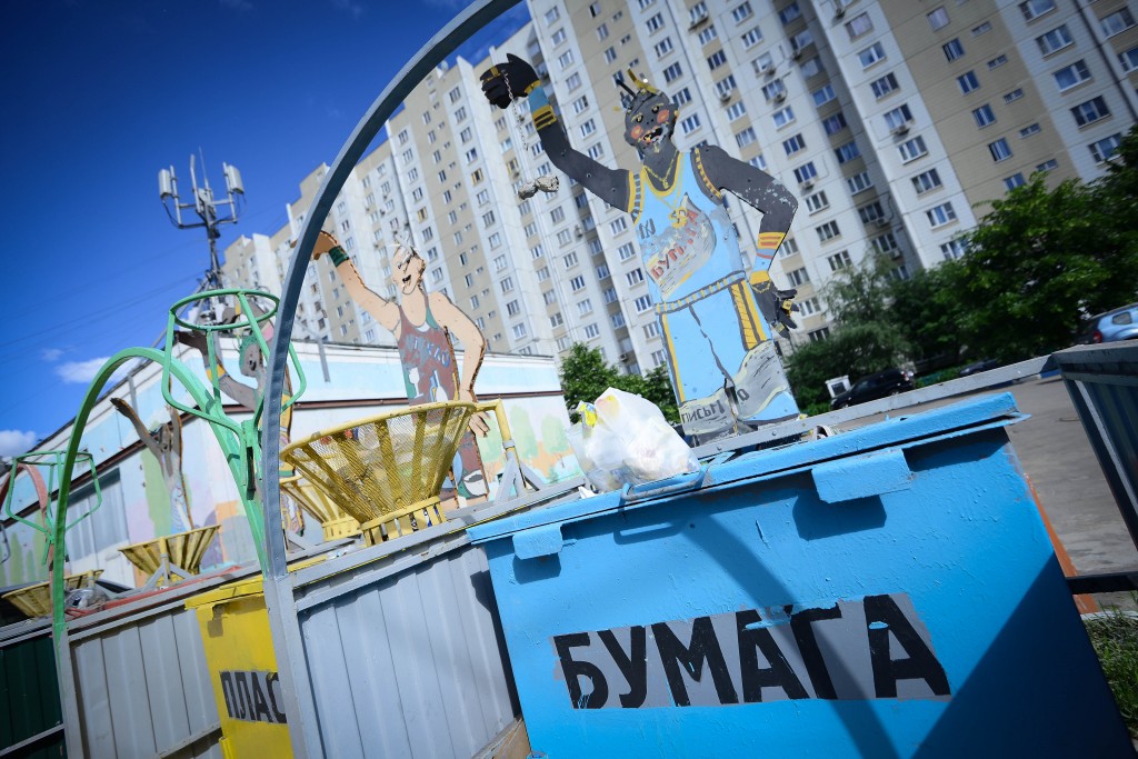 Москвичи поддержали обустройство столичных дворов контейнерами для раздельного сбора мусора