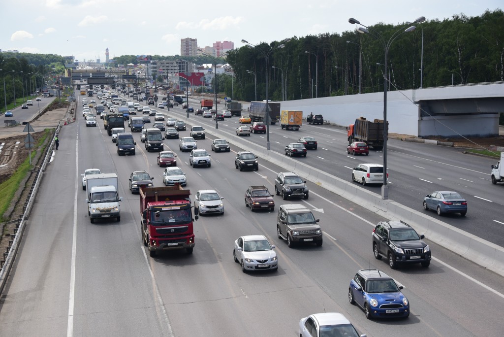 Власти предложили москвичам пересесть с личного транспорта на общественный