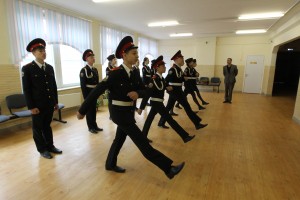 8 августа 2015 года. Поселение Московский. В школе №2065 кадеты 8 «Б» класса проверяют, как сидит на них новая форма