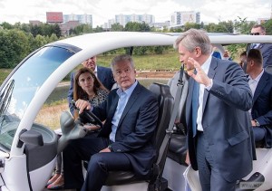 Мэр Москвы Сергей Собянин осмотрел ход благоустройства парка в Олимпийской Деревне