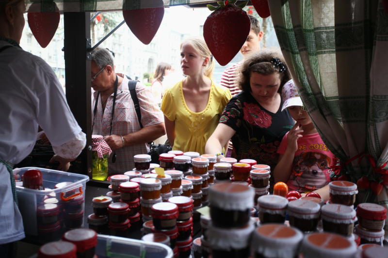 Около 28 тысяч банок варенья продано за четыре дня проведения фестиваля «Московское лето»