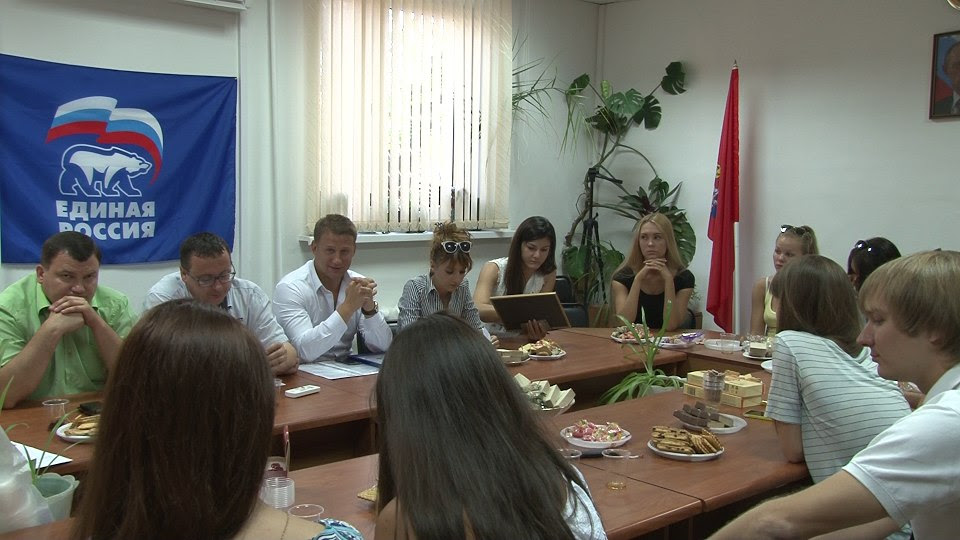 Единороссы обсудили с молодежью Щербинки совместные проекты