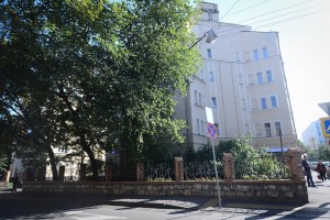 Ограда в районе Якиманки вокруг жилых домов в 1-м Спасоналивковском переулке