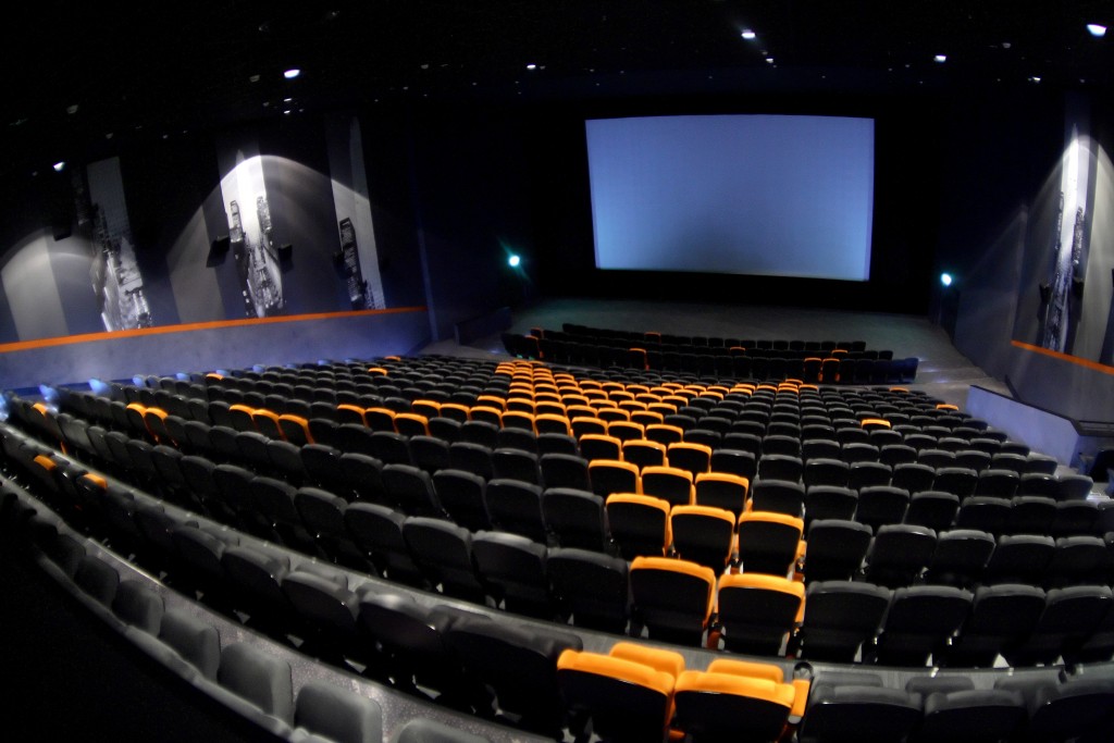 Российские режиссеры подберут фильмы для показа в кинотеатрах столицы