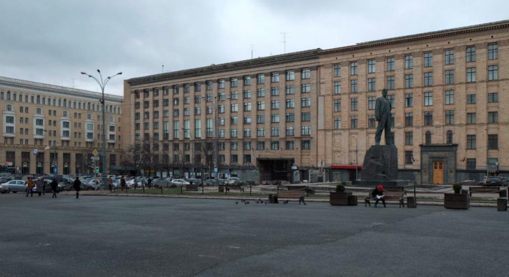 Семь тысяч незаконных рекламных вывесок демонтировали в Москве
