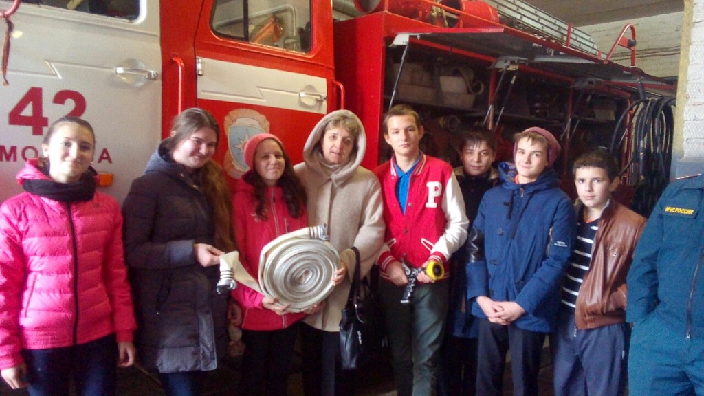 Учащиеся школы № 2075 посетили пожарную часть в Троицке