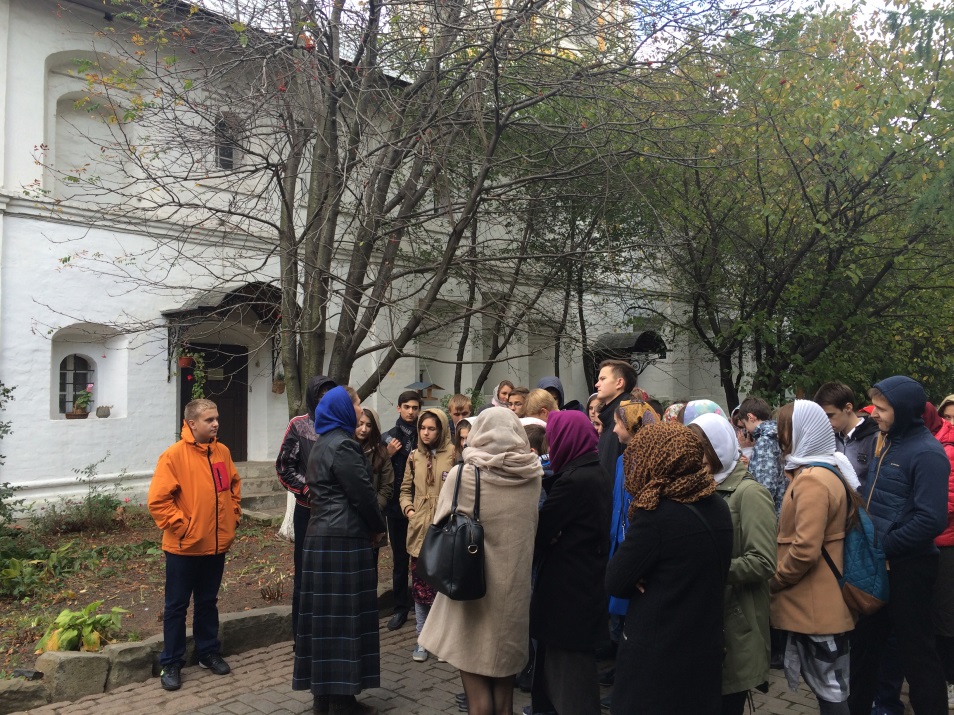 Школьники Мосрентгена посетили Новоспасский монастырь