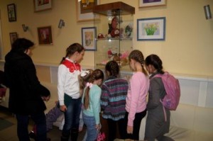 В Рязановском открылась детская художественная выставка