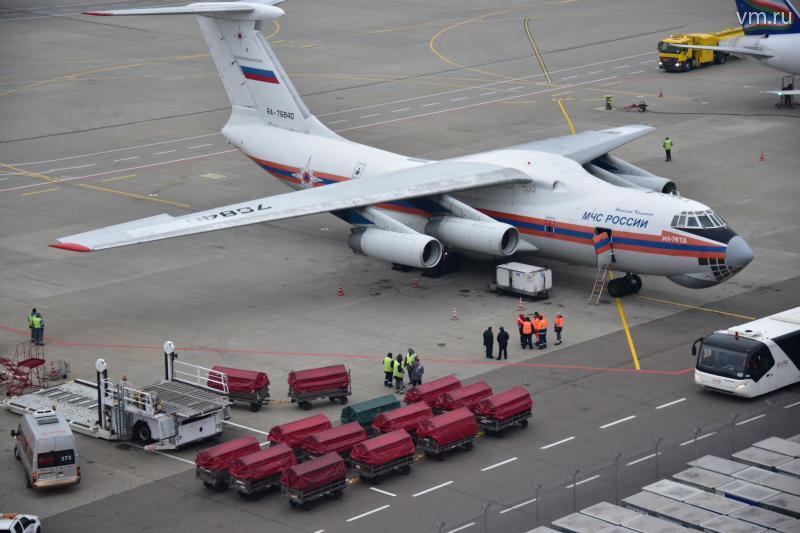 Началась разгрузка второго самолета с багажом российских туристов из Египта