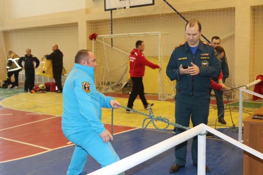Спасатели Новой Москвы сдали нормативы пожарно-прикладного спорта