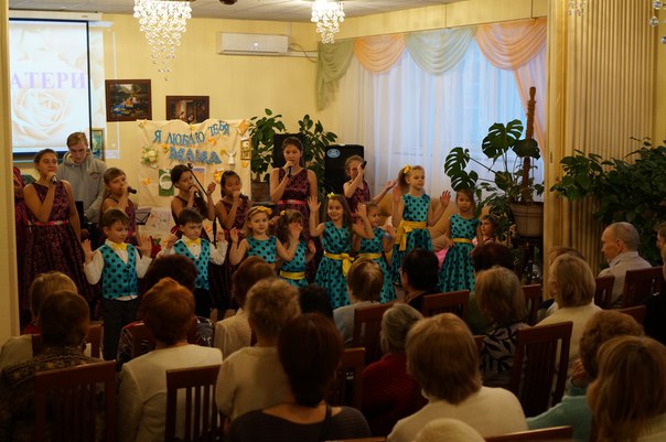 В Центре социального обслуживания «Троицкий» прошел праздник в честь мам