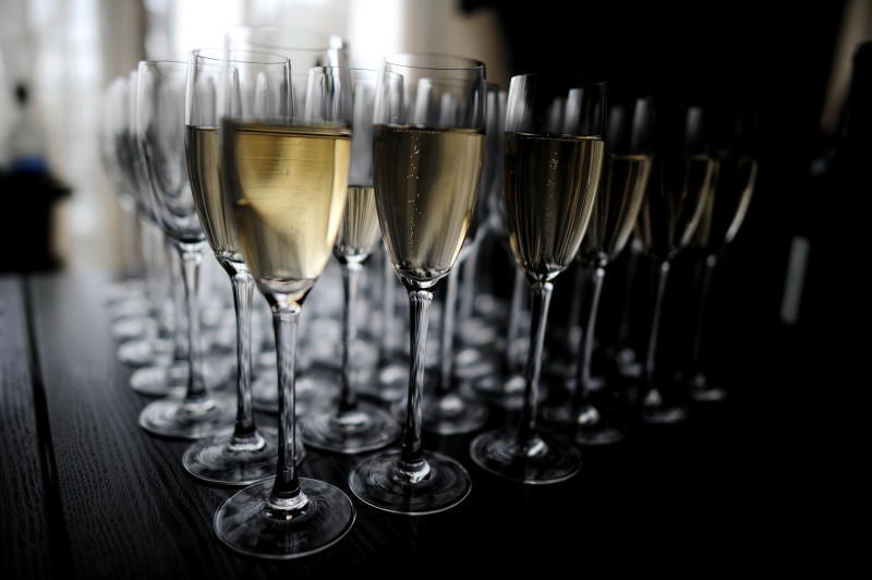 В Новый год москвичи выпьют около 5 миллионов бутылок шампанского