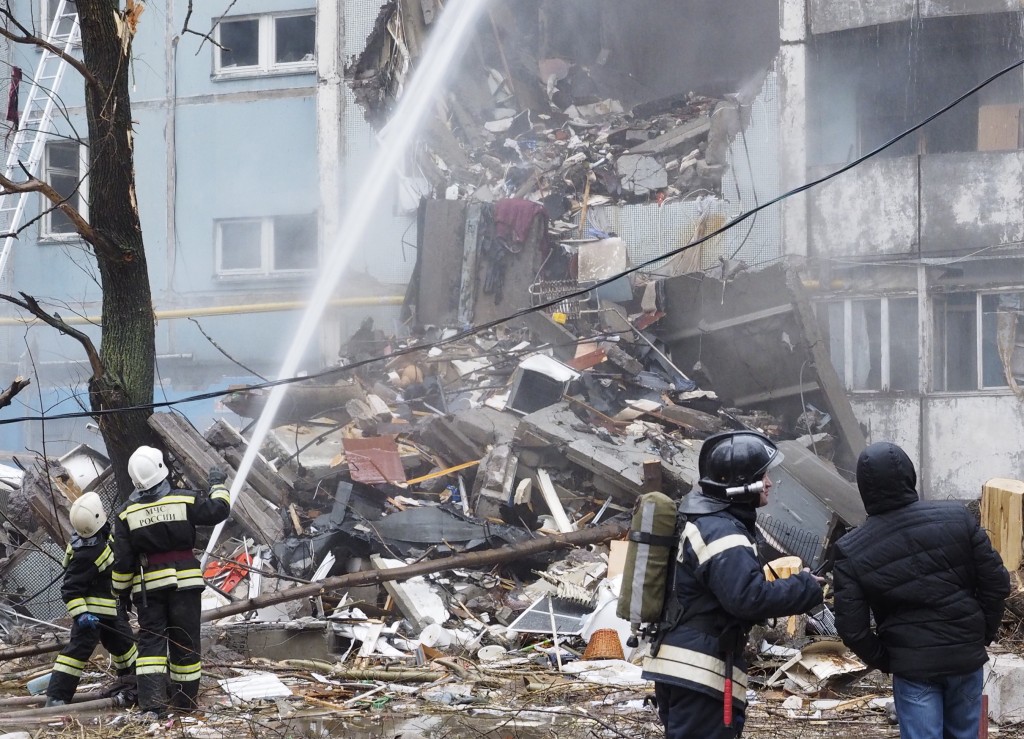 Взрыв в Волгограде: под обломками могут оставаться более 5 человек