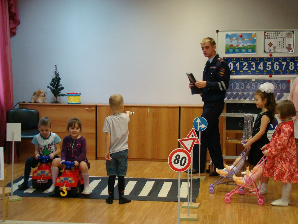 В Детском саду Щербинки повторили правила дорожного движения
