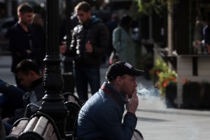 Дата: 30.09.2015, Время: 15:56 Курильщики на улицах Москвы