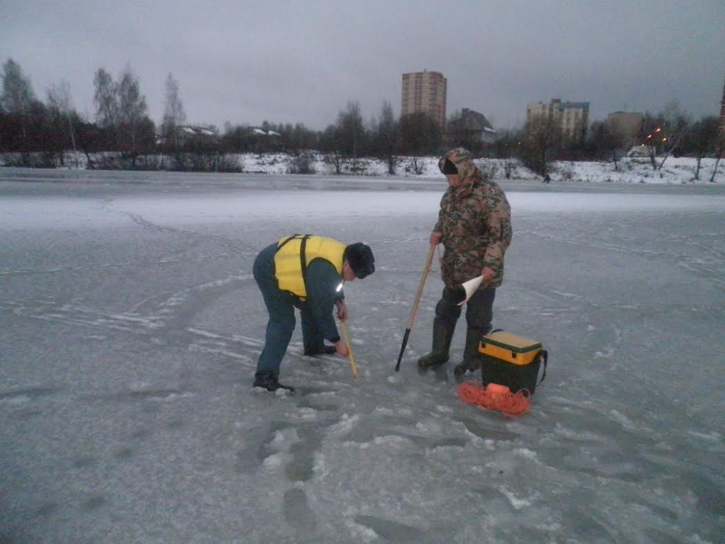 В Новой Москве замерили толщину льда