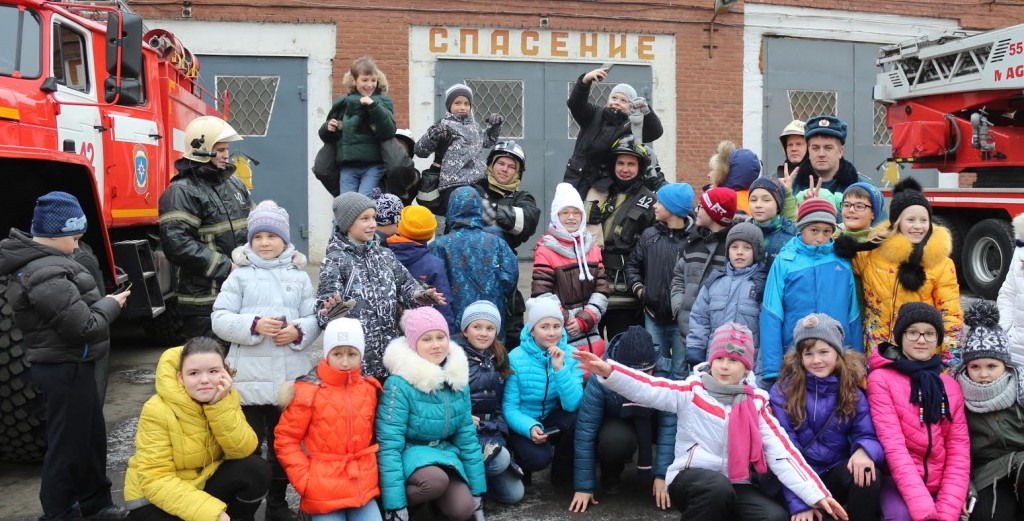 Школьники поздравили спасателей Новой Москвы с профессиональным праздником