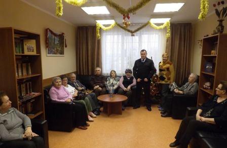 Начальник полиции провел профилактическую беседу с пенсионерами Рязановского