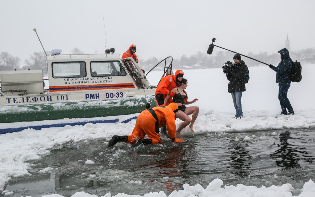 Спасатели продемонстрирвоали готовность к Крещенским купаниям