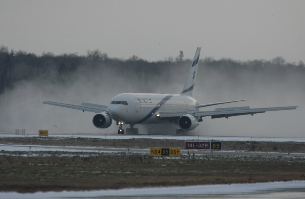 Снегопад не помешал работе московских аэропортов