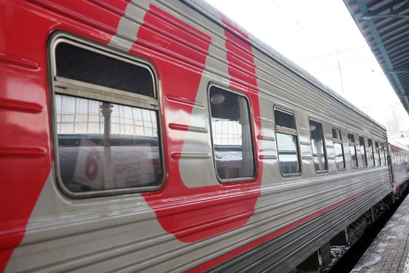 Билет на поезд Октябрьского направления москвичи смогут оплатить банковской картой