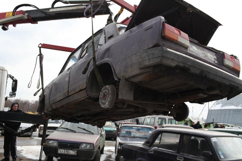 В Михайлово-Ярцевском обнаружено 11 брошенных авто в 2015 году