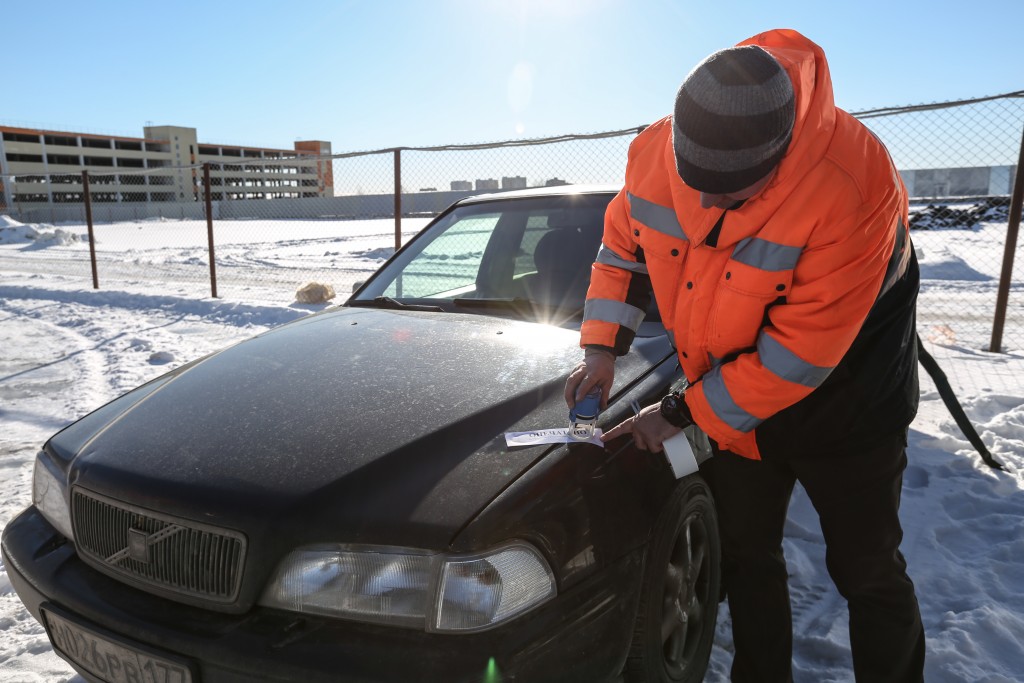 Изъятие служебными приставами транспортного средства в счёт уплаты долга по ЖКХ, Москва, 18 февраля 2015г.