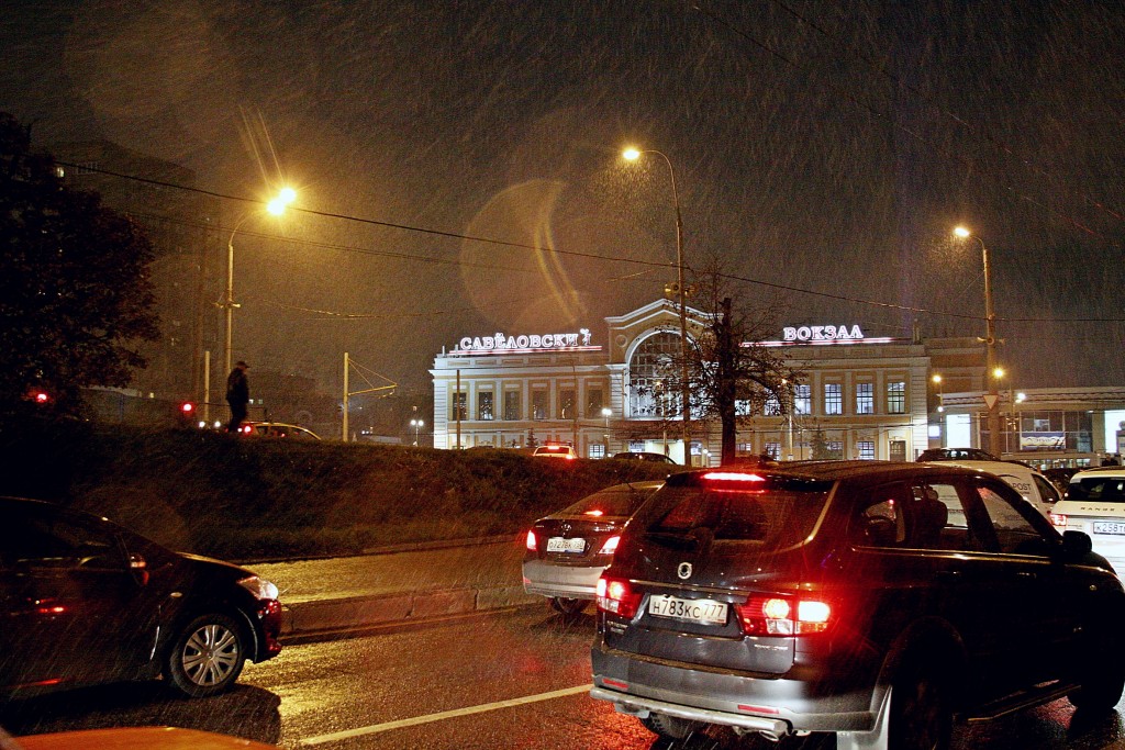 Водителей попросили пересесть на общественный транспорт на время снегопада