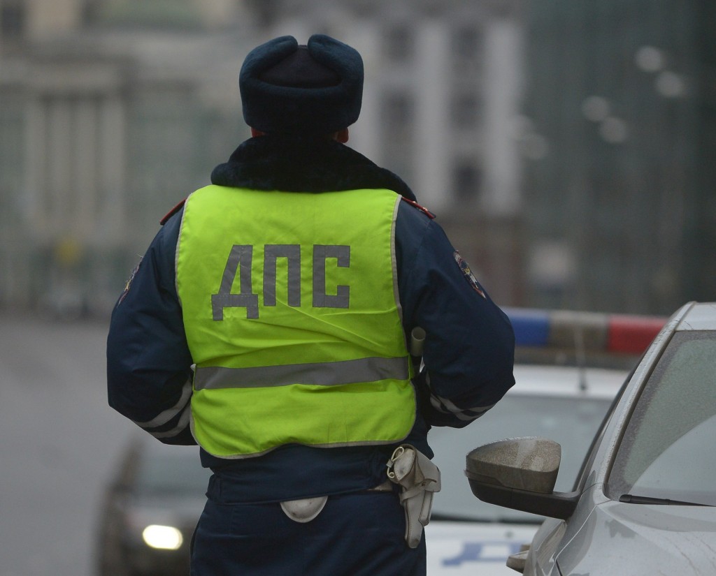 Сотрудники дорожной полиции выясняют причины крупной аварии в Новой Москве